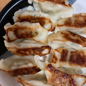 市販の餃子をパリパリに！！焼き方が大事です！